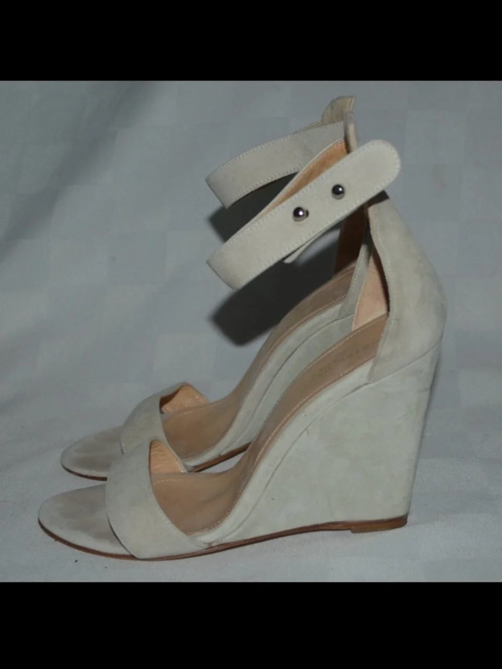 37.5 7 Hotel Particulier Beige Suede Wedges